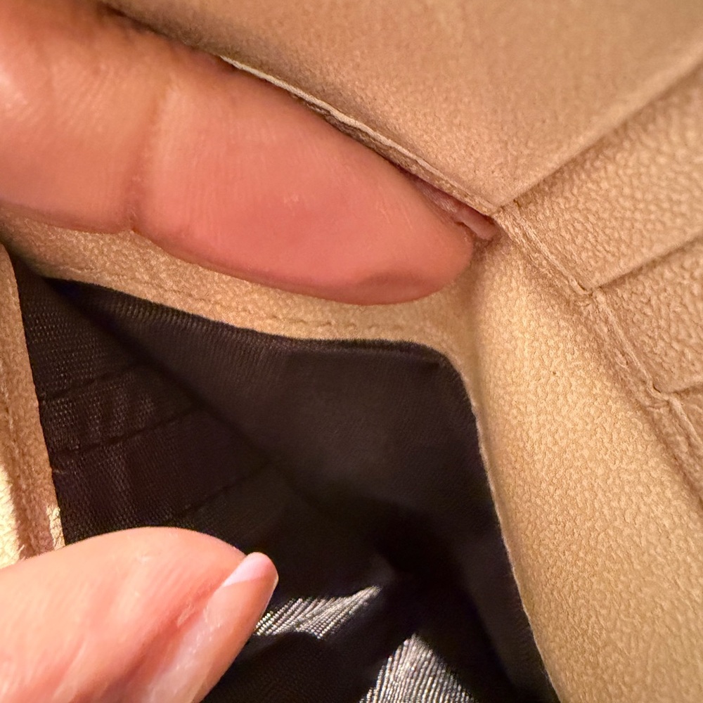 ⭐️⭐️vintage Gucci GG Canvas Compact Wallet - Picture 14 of 15